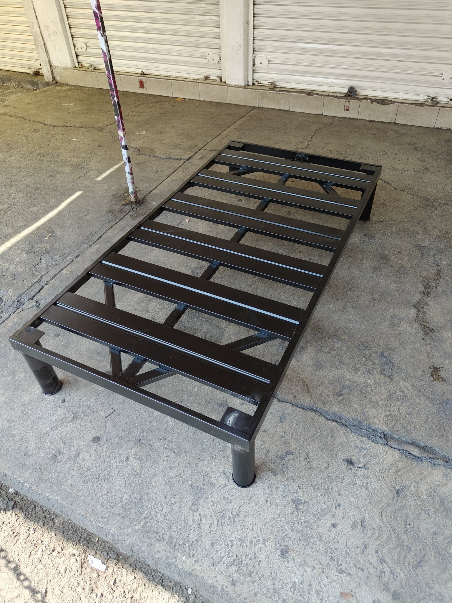 Base tubular plana Armando - Muebleria Paty