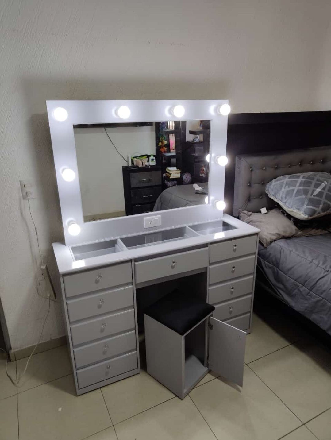 Tocador Vanity tipo Hollywood Gustavo con vidrio - Muebleria Paty
