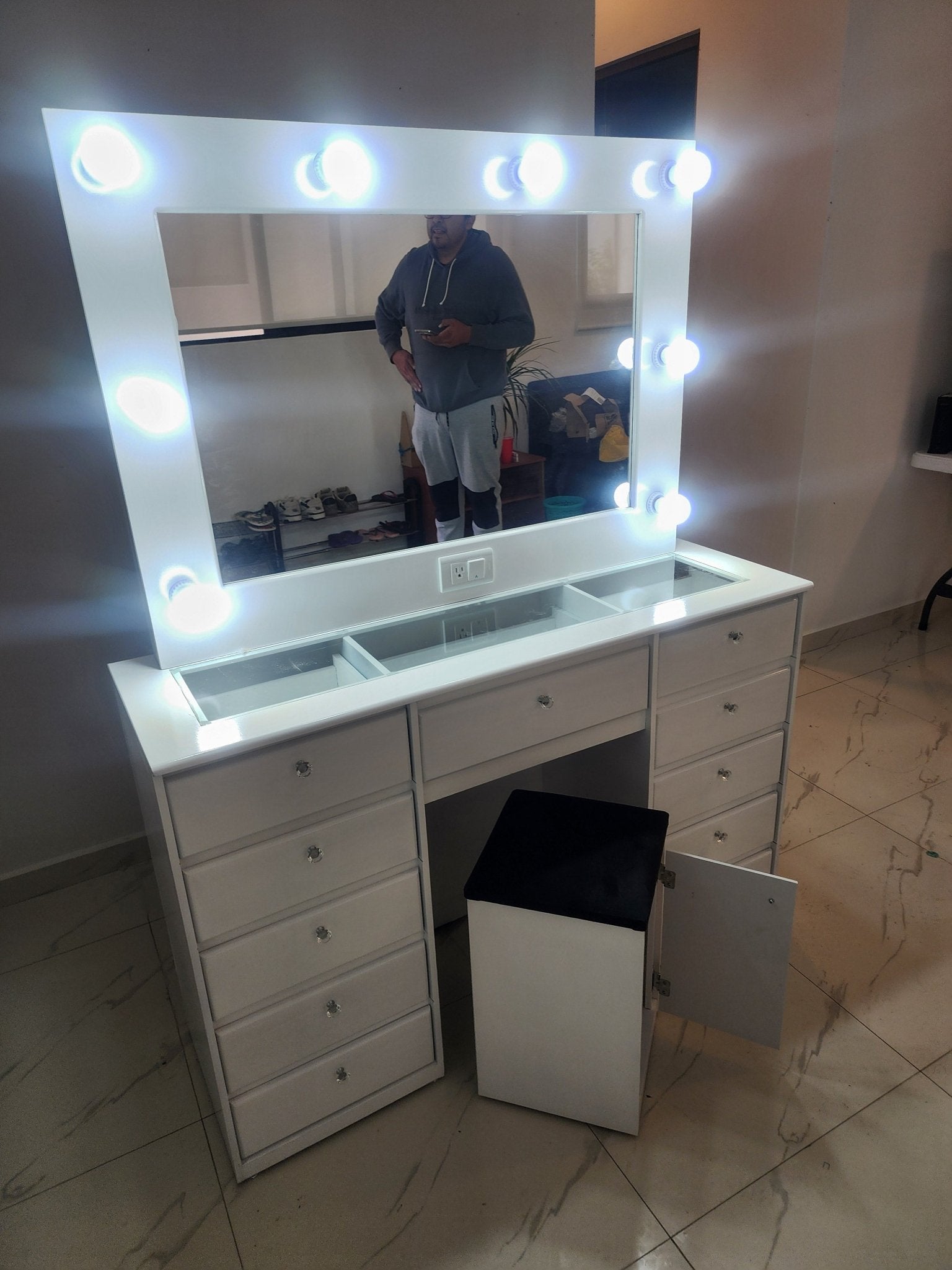 Tocador Vanity Hollywood Gustavo con vidrio - Muebleria Paty